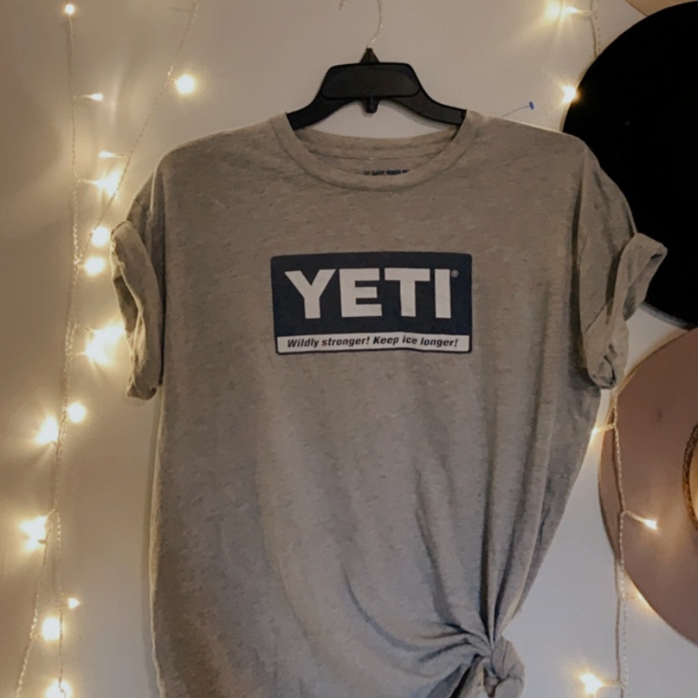 Women’s Large Yeti T-Shirt